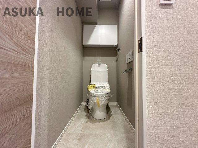ルピナス四季の森公園のトイレ|新規交換済温水洗浄便座のトイレ設備です！トイレ上部にはあると便利な吊戸棚を設置！