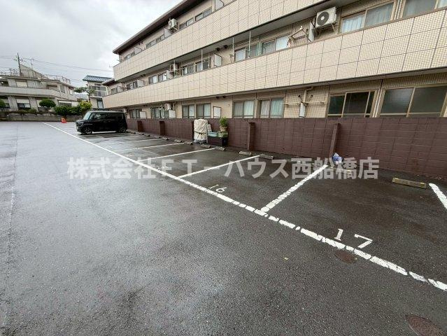 サンヒルズＩの駐車場