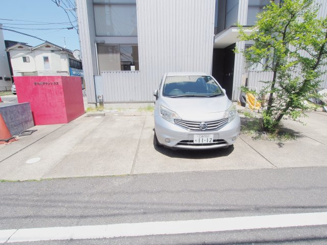 宮の町タウンハウスの駐車場