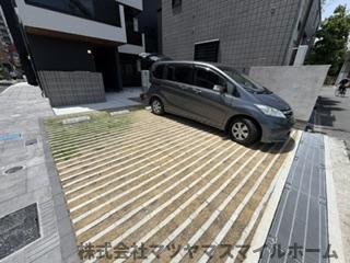【駐車場】