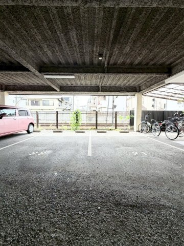 サンライフ上住吉の駐車場