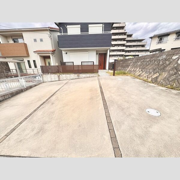 和合字南蚊谷戸建の駐車場