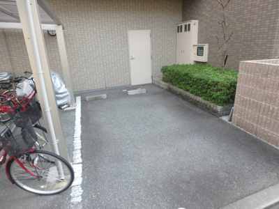 【駐車場】 | 西宮ノースハイツ | 駐車場に車を止められます