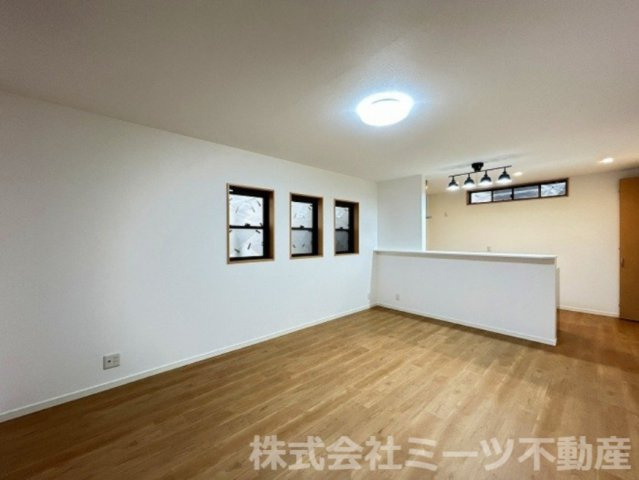 寿町１丁目　中古戸建の居間・リビング