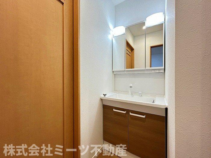 寿町１丁目　再生住宅の独立洗面台