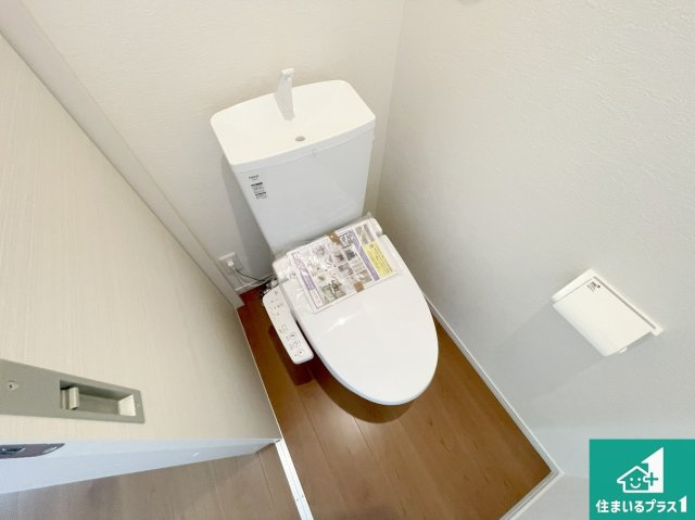 神戸市垂水区歌敷山　第1期　中古一戸建てのトイレ|1・2階の2ヶ所にあるので、朝の忙しい時間の順番待ちもなく、深夜の利用にも大変便利です。