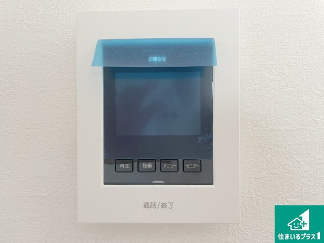 神戸市垂水区歌敷山　第1期　中古一戸建ての防犯設備|カラーモニターインターホン！声だけでなく来訪者の姿や顔がモニターで確認できるので、小さなお子様がいらっしゃるご家庭でも安心できます！