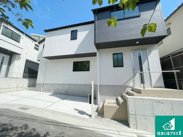神戸市垂水区歌敷山　第1期　中古一戸建ての外観|周辺は落ち着いた街並みの住宅地！子育てがしやすい住環境です！気になることがありましたら、お気軽にお問い合わせください！