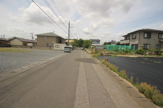 小山市城東6丁目の前面道路含む現地写真|南西側道路（2026年5月撮影）