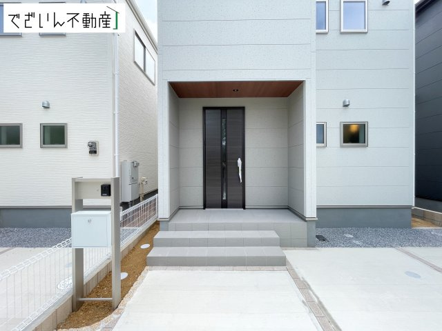 【玄関】 | Livele Garden.S久喜市吉羽第5　新築住宅 | ≪5号棟≫
現地(2026年7月撮影)