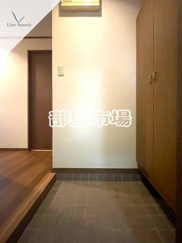 キミシゲビルの玄関