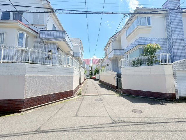 狭山市中央1丁目　建築条件なし売地　西武新宿線『狭山市駅』徒歩20分　【富士見小学区】の前面道路含む現地写真
