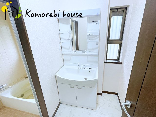 比企郡川島町　１期　中古戸建の独立洗面台|26.7.13　撮影済み
