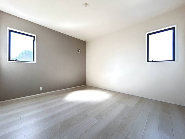 リーブルガーデン　江南市小杁町　全4区画分譲のトイレ|超表面平滑加工とイオンパワーの「セフィオンテクト」加工で、汚れが付きにくく落ちやすい仕様で清潔です。
便器にフチがないので汚れが隠れて見えない部分がありません。お手入れがとってもラクラクです。