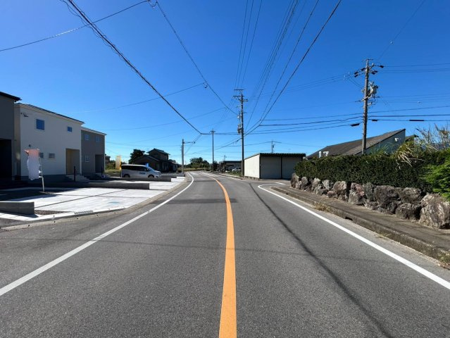 リーブルガーデン　江南市小杁町　全4区画分譲のバルコニー|バルコニーは南向きで洗濯物もよく乾きます！強度と表面積硬度を持つFPRで防水しています。