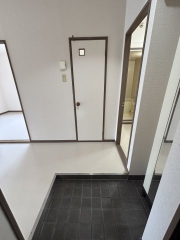 シャトーMOⅡの玄関