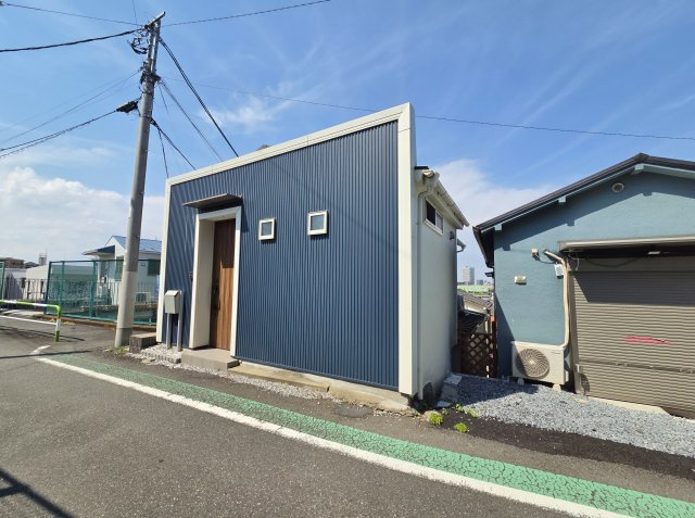 北区赤羽北1丁目の外観|【スタイリッシュな外観が目を引く赤羽北の丘の上に佇む風の流れる家】