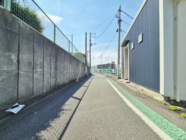 北区赤羽北1丁目の前面道路含む現地写真|南側道路に面しております
車の往来が少なくお子様にも安心の立地です	