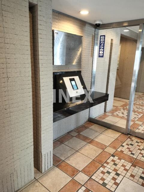 横浜市西区浅間町１丁目の賃貸マンションのエントランス