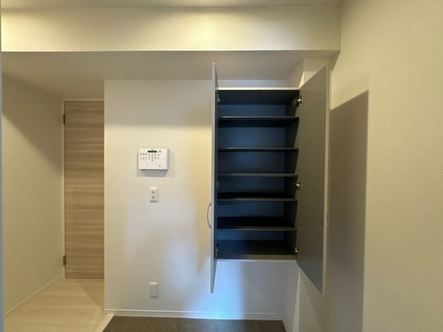 ルシール西岩田の玄関