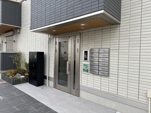 ルシール西岩田のエントランス