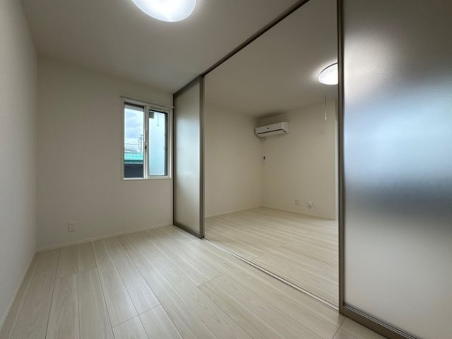 ルシール西岩田の洋室