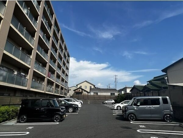 アーバンポイント三好IIの駐車場