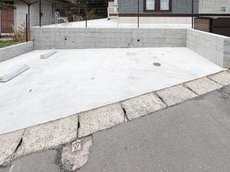 【駐車場】