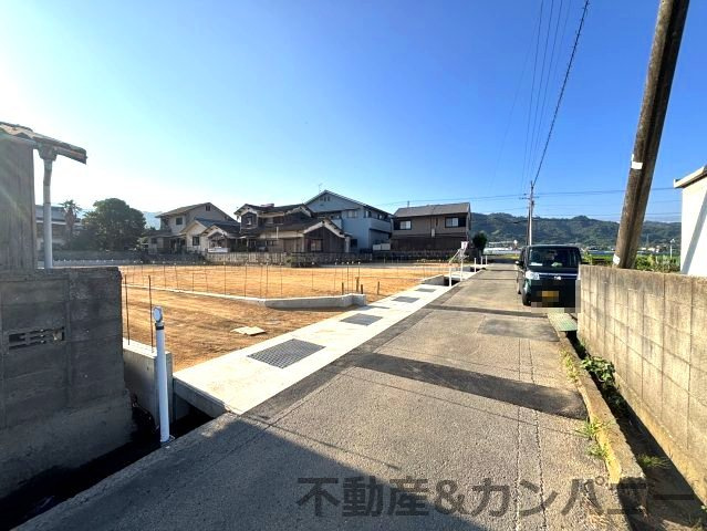 伊予市下三谷のおトチ2号地　伊予市下三谷売土地の周辺