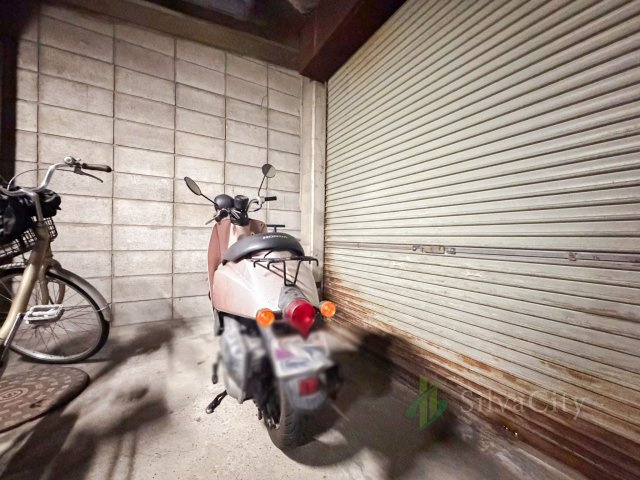 豊栄マンションの駐車場|バイク置き場