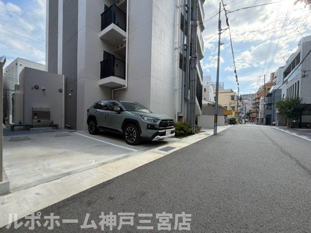 アプリーレ元町ウエストの駐車場