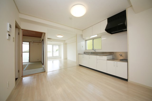 半田ロイヤルマンションの居間・リビング
