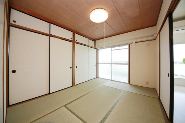 半田ロイヤルマンションの和室