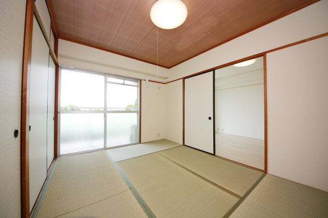 半田ロイヤルマンションの和室