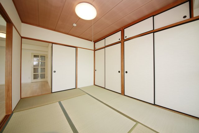 半田ロイヤルマンションの和室