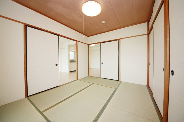 半田ロイヤルマンションの和室
