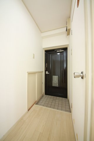 半田ロイヤルマンションの玄関