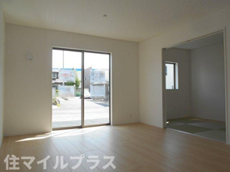 【居間・リビング】 | 郡山市八山田西2丁目新築一戸建て6棟 | 居間です