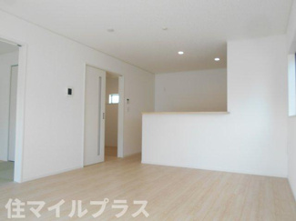 【居間・リビング】 | 郡山市八山田西2丁目新築一戸建て6棟 | ゆったりとした居間です