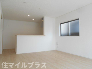 【居間・リビング】 | 郡山市八山田西2丁目新築一戸建て6棟 | こちらの居間で趣味の時間をお楽しみください