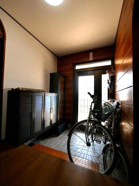 愛知郡東郷町春木白土戸建の玄関