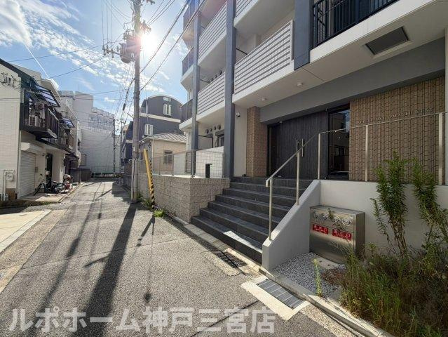 アプリーレ元町ウエストのエントランス