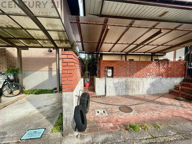間口は約12メートル、土地面積は約54坪とゆとりのある開放的な建物を建てることができます。