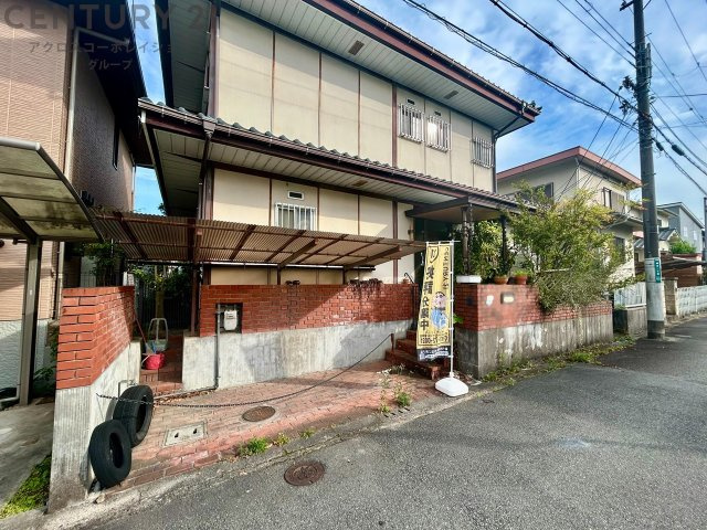 多田駅まで道のりに万代スーパーがあり買物も便利です。