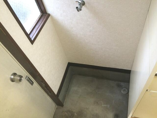 玄関に室内洗濯機置き場あり