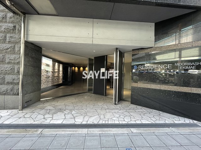 S-RESIDENCE緑橋駅前のエントランス