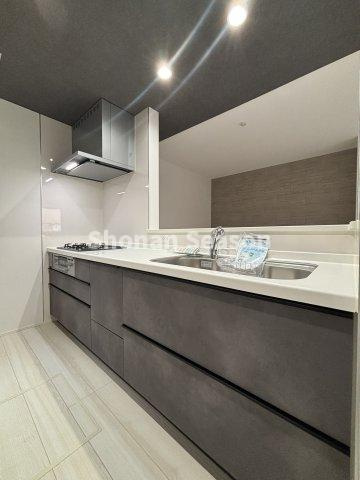 【キッチン】 | キッチンはリビング全体を見渡せる対面式◎
お料理中でも会話が楽しめますね♪