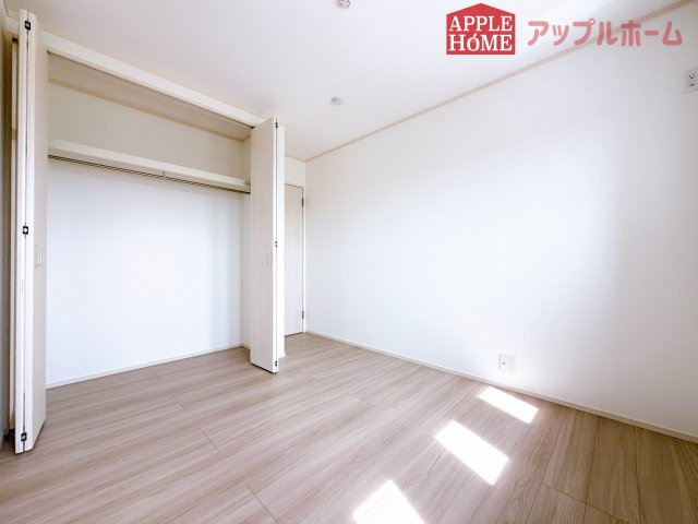 [新築住宅] 深谷市下手計 全2棟の洋室|２階居室は全室収納あり！たっぷりある収納活用でお部屋もキレイを保てます♪