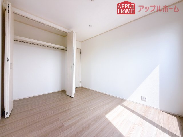 [新築住宅] 深谷市下手計 全2棟の洋室|２階居室は全室収納あり！たっぷりある収納活用でお部屋もキレイを保てます♪