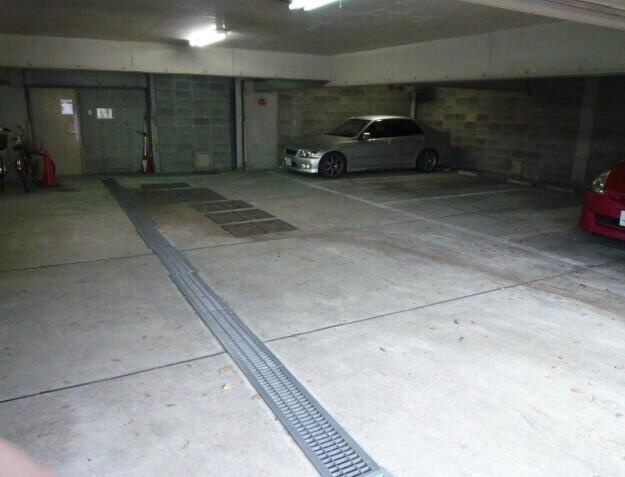 屋根付駐車場